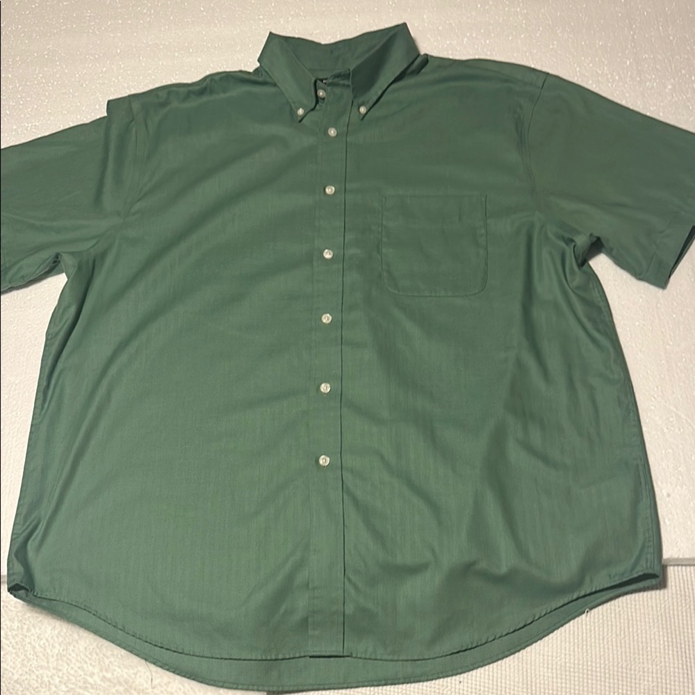 Classic Men's Green Short Sleeve Shirt button down with 3/4 sleeves
